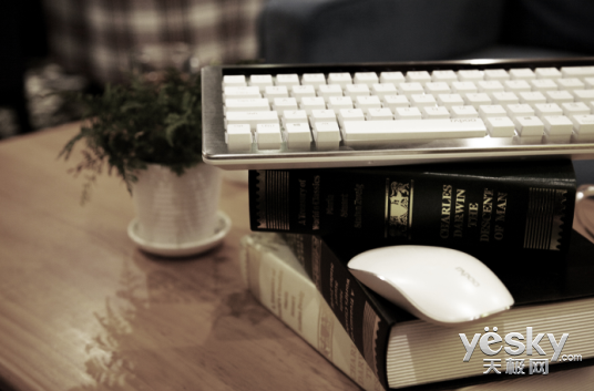 雷柏KX双模式背光机械键盘新葡京娱乐城五彩闪耀金属风(图5) 雷柏KX双模式背光机械键盘新葡京娱乐城五彩闪耀金属风(图5)